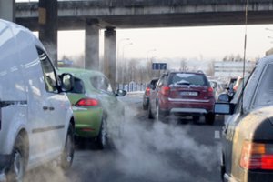 Seimo komitetas: taršių automobilių mokestis – nuo balandžio
