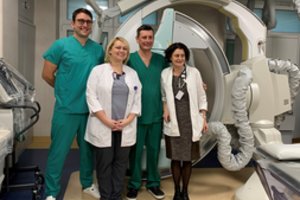 Dėl ligos dusdavusiam vyrui Santaros klinikų medikai atliko ypatingą procedūrą