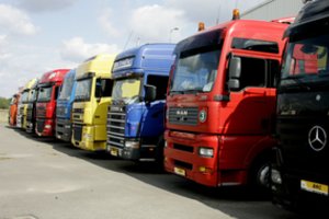 ES institucijos pasiekė preliminarų susitarimą dėl reikalavimų vilkikų vairuotojams