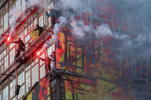 Klimato aktyvistai prieš ES lyderių susitikimą įkopė į naują Bendrijos būstinės pastatą