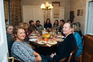 Kompozitorius Gediminas Zujus bičiulius pakvietė į karkvakarį