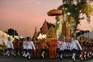 Tailande tūkstančiai žmonių susirinko stebėti paskutiniosios karūnavimo ceremonijos