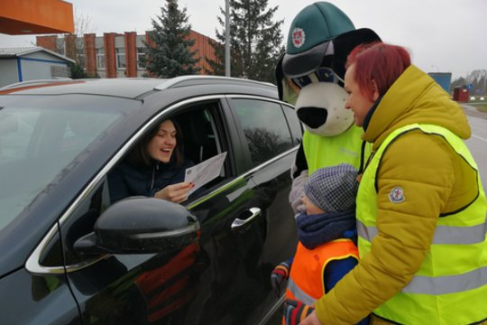 Mokinukai ragina vairuotojus koreguoti stabdymo įpročius