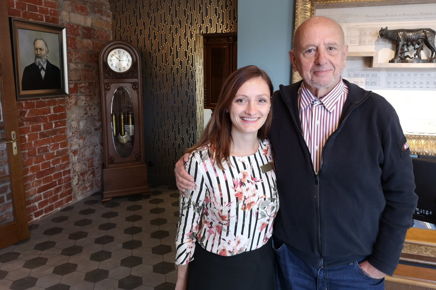 M.Rjabko ir Th.Drathas, prieš 140 metų statyto viešbučio savininko vaikaitis.