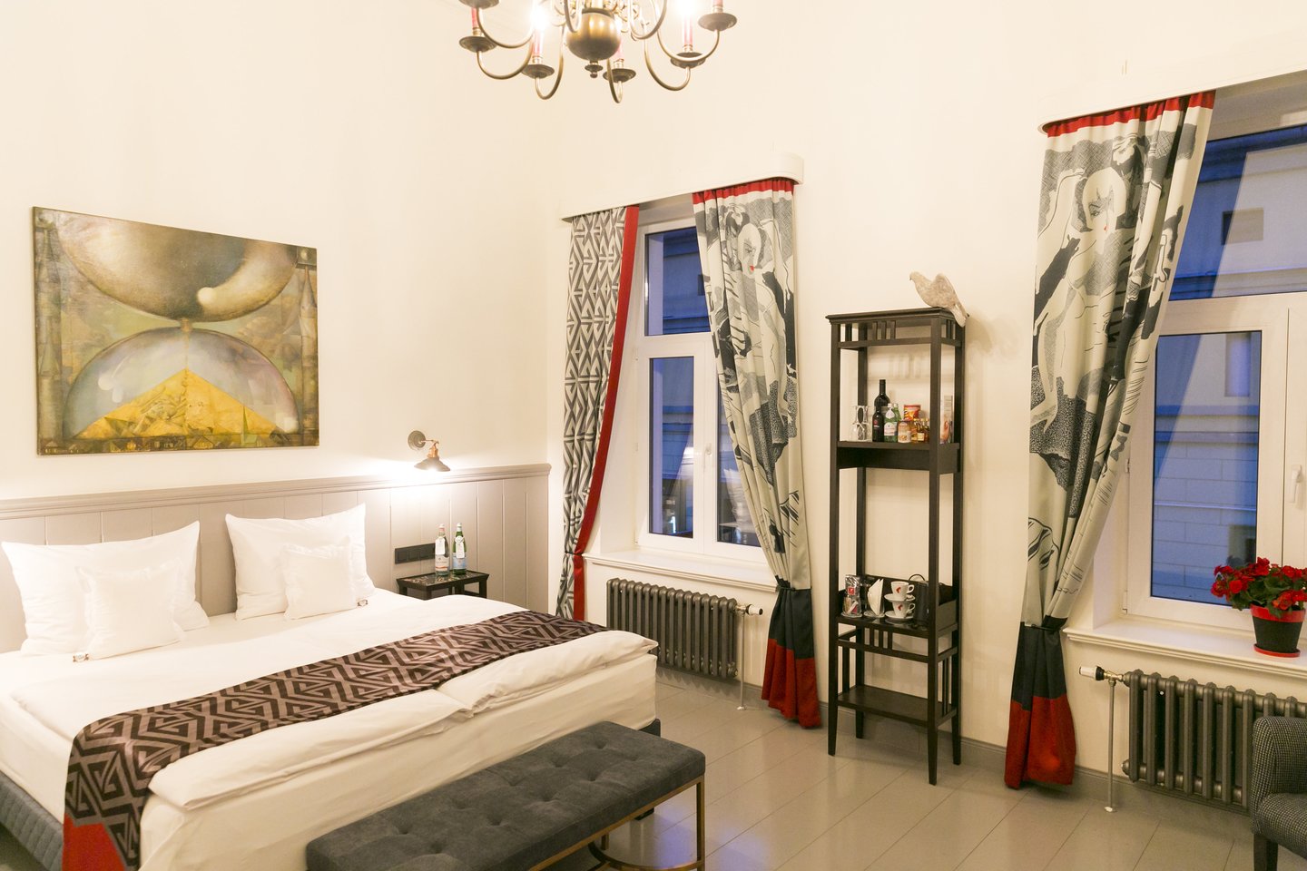 Šiuolaikiškai įrengtų kambarių interjeras primena meno kūrinius.<br> T.Bauro nuotr. 