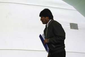 Nuverstas Bolivijos prezidentas E. Moralesas atvyko į Argentiną prašytis prieglobsčio