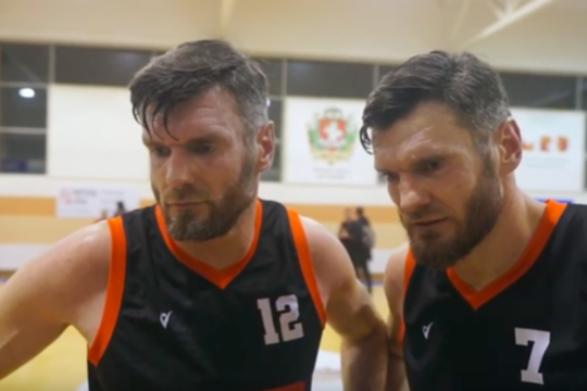 Pergalę prieš „Ryto“ jaunimą pasiekę broliai Lavrinovičiai: „Vakar mama bažnyčioje buvo“