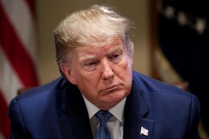 JAV Atstovų Rūmų komitetas atidėjo istorinį balsavimą dėl D. Trumpo apkaltos