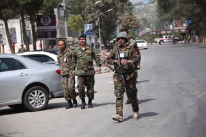 Po talibų išpuolio „trumpam stabdomos“ JAV – Talibano taikos derybos