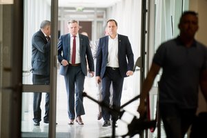 V. Tomaševskis atšovė G. Nausėdai: advento metu ministro spausti negalima, reikia atleisti