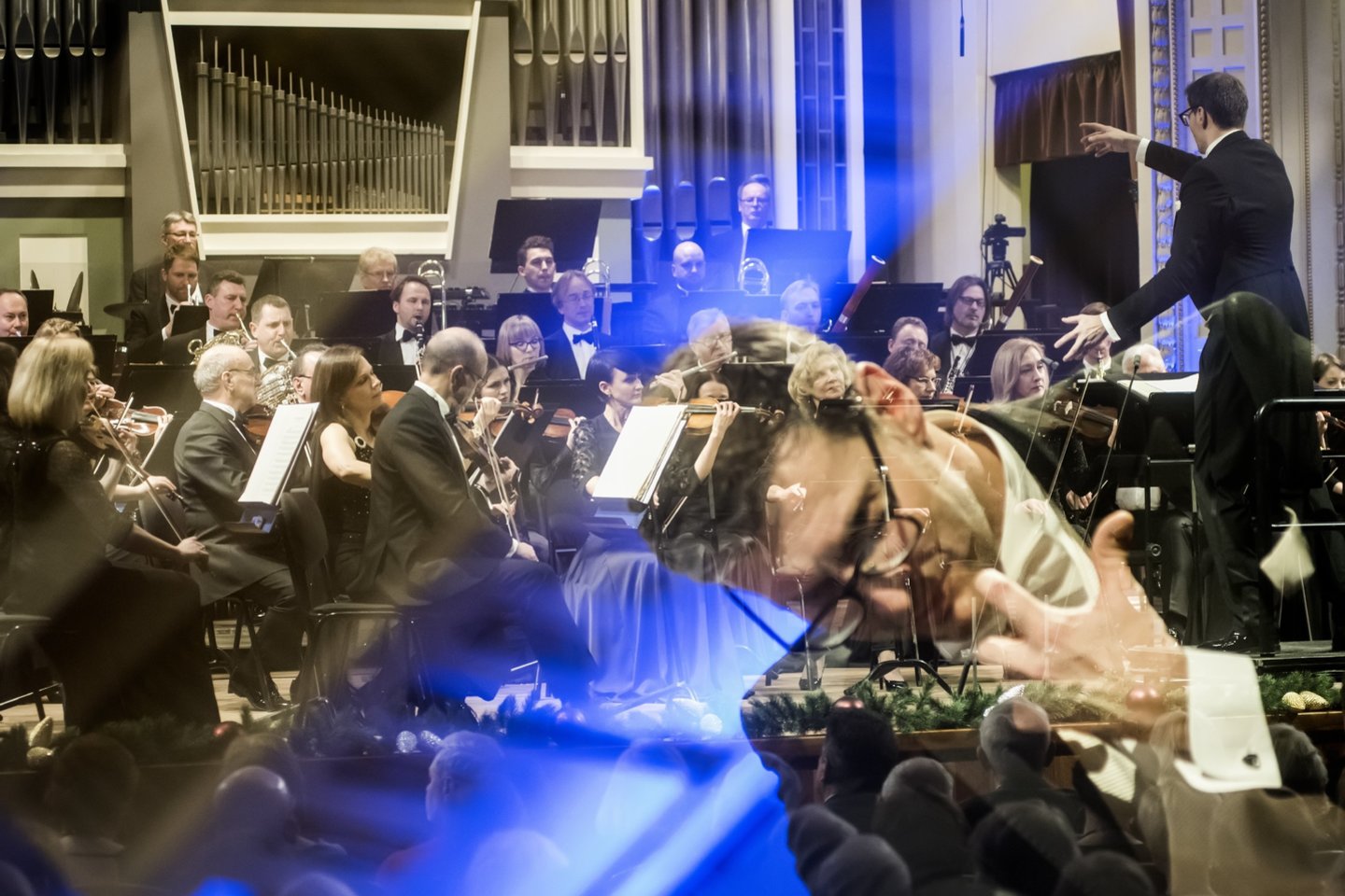 Lietuvos nacionalinis simfoninis orkestras, diriguojamas M.Pitrėno, parengė programą E.Balsio 100-mečiui.<br> D.Matvejevo nuotr.
