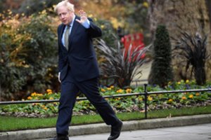 Karalienė leido B. Johnsonui suformuoti vyriausybę, aiškėja J. Corbyno planai