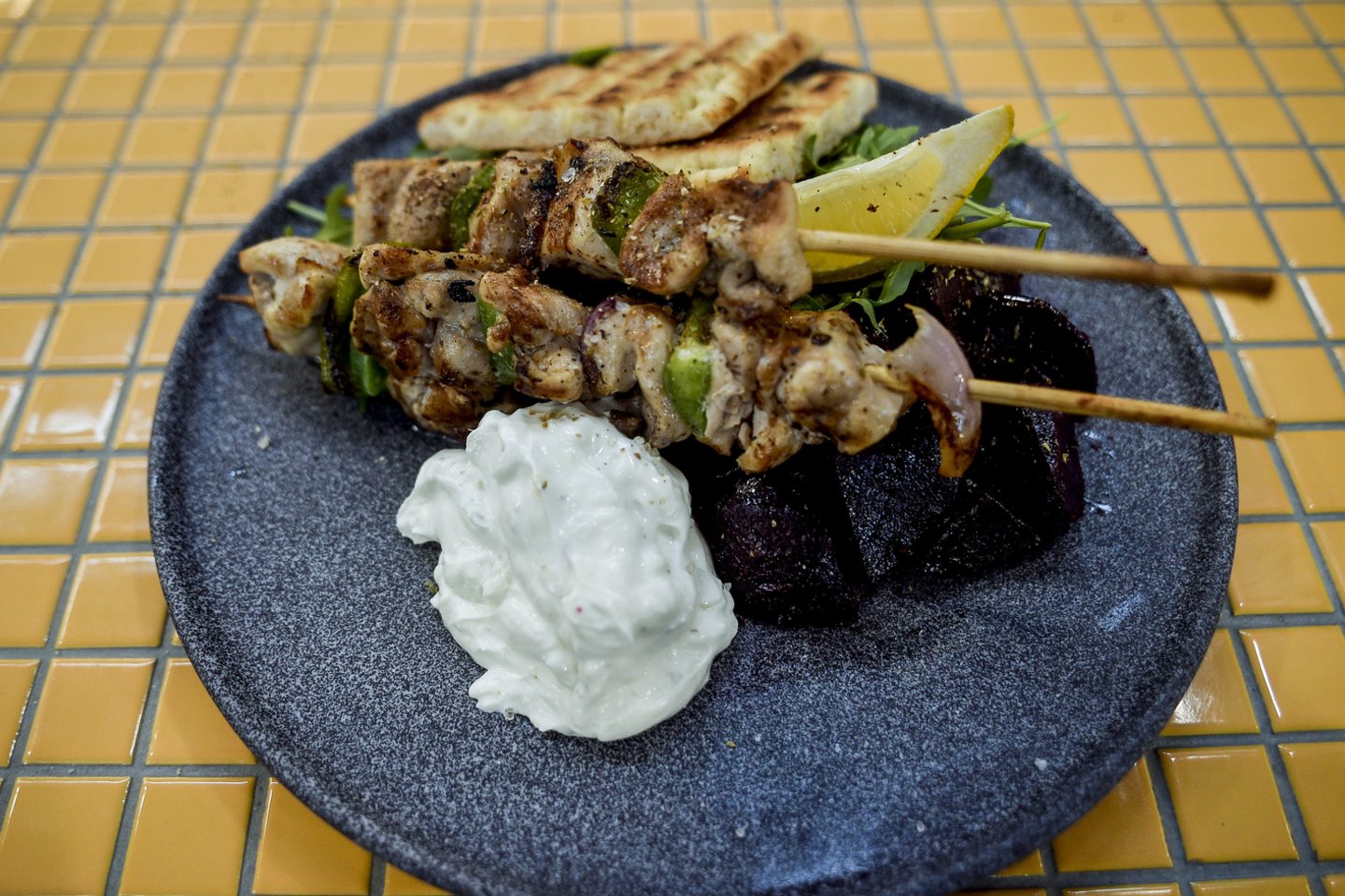 Restoranas „Graikai“ bruožas – švieži, karšti, pagal graikiškas receptūras pagaminti patiekalai.<br> V.Ščiavinsko nuotr.