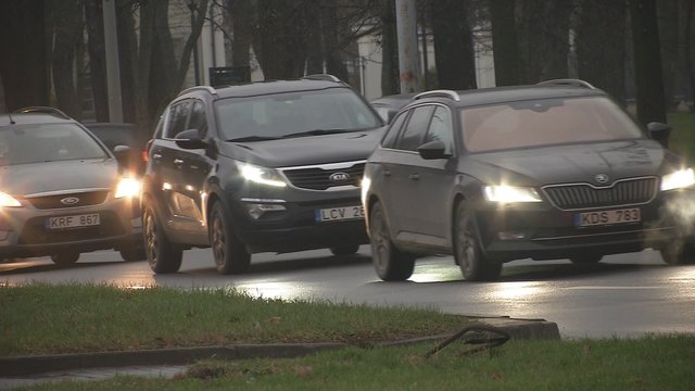 Automobilių taršos mokestis – kiek tektų sumokėti perkant labiausiai lietuvių mėgiamus automobilius