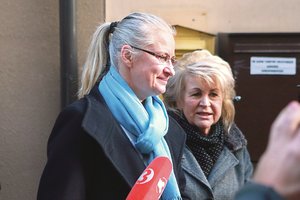 Neringos Venckienės suburta nelegalių seklių gauja teisme ginasi be savo vadeivos