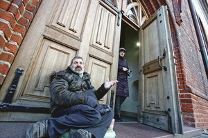 Skaudžiai gyvenimo nubaustas Kauno elgeta išmaldos gavo net iš pasaulinės žvaigždės