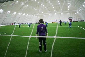 Kauno pakraštyje iškilo vienintelis Lietuvoje pastatas, kurį įvertins visi futbolo mėgėjai