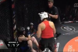 58-erių metų amerikietė MMA turnyre nokautavo beveik trigubai jaunesnę varžovę