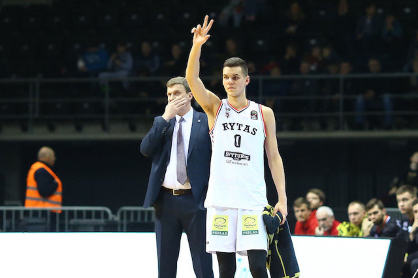 Deividas Sirvydis taikliai atakavo iš tritaškio zonos.