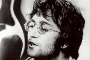 Johno Lennono apskriti akiniai aukcione parduoti už solidžią sumą