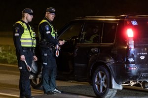 Policininkams įkliuvo neblaivus kolega ir ugniagesys