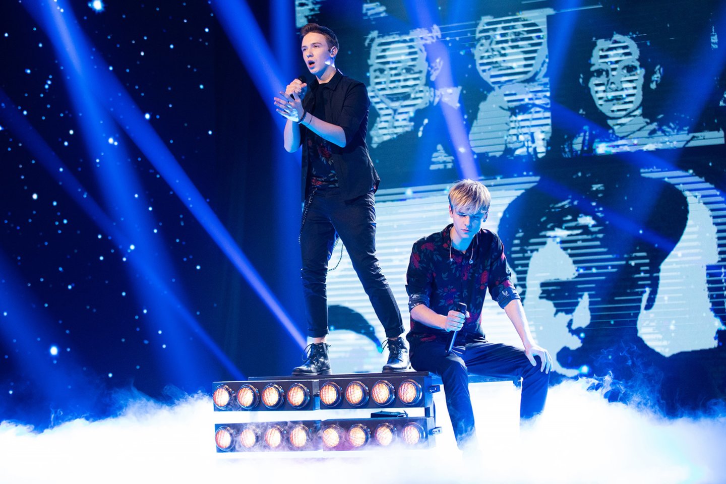 Televizijos projekto „X Faktorius“ žiūrovų numylėtiniai Titas ir Benas.<br>TV3 nuotr.