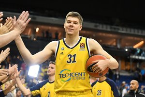 Krepšinio savaitgalis. Lietuvių dvikovos trijose šalyse, tvirti „Anadolu Efes“ raumenys ir parklupdytas „Panathinaikos“