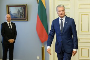 Po G. Nausėdos ir S. Skvernelio susitikimo – nežinomybė dėl J. Narkevičiaus ir raginimas dėl išasfaltuoto keliuko