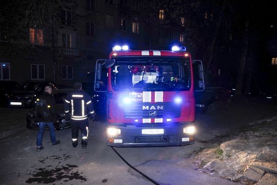 Dėl gaisro Druskininkuose ugniagesiams teko evakuoti apie 70 žmonių