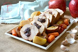 Kiaulienos kepsnys su džiovintomis slyvomis: darbo nedaug, o rezultatas – šventiškas