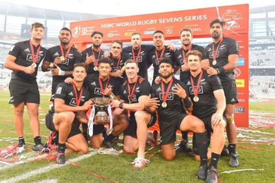 „All Blacks“ regbininkai Keiptaune iškovojo istorinę pergalę