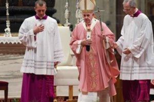 Popiežius švenčia savo 83-ąjį gimtadienį