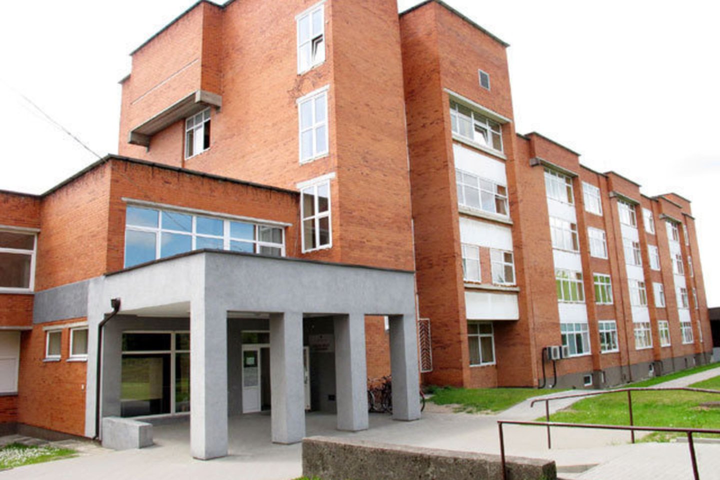 Radviliškio ligoninėje A.Veryga neleidžia atidaryti Vaikų ligų skyriaus.<br>R. Vitkaus nuotr.