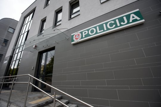 Vilniaus policija aiškinasi, ar pareigūnų proteste teisėtai naudota pirotechnika