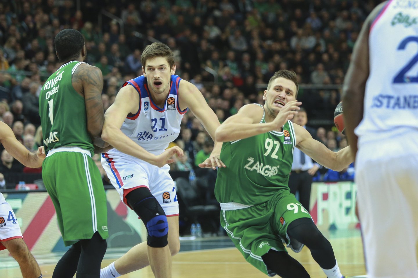"Žalgirio" ir "Anadolu Efes" rungtynių akimirka.<br>G.Bitvinsko nuotr.
