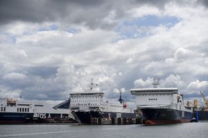 42 kajutės užlietos dėl ugniagesio ir jo draugo pramogos: kelte pokštaudami svaidėsi batais