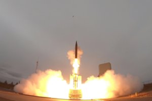 Po raketos paleidimo iš Gazos ruožo Izraelio aviacija surengė atsakomąjį smūgį