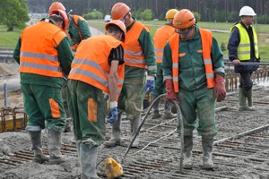 Nelegaliai statybininkus iš Lietuvos ir Ukrainos įdarbinusios įmonės vadovui – FNTT kirtis