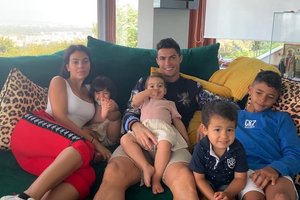 Cristiano Ronaldo kaimynė išpasakojo, kas dedasi garsios šeimos kieme 