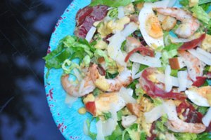 Išbandykite kitokias Cezario salotas – su keptomis krevetėmis