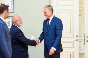 E. Gentvilas sukritikavo G. Nausėdą: priminė, kaip panašiose situacijose elgėsi V. Adamkus