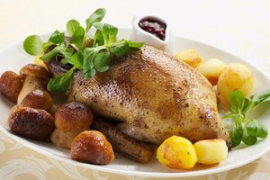 Virtuvės meistrė patarė, kaip kepti paukštį, kad būtų tikras švenčių stalo karalius 