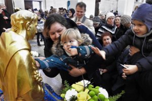 Šventojo Antano kelionė per Lietuvą – tikintieji meldžiasi prie dar neregėtų relikvijų