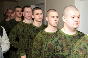 Sudarys karo prievolininkų sąrašą: 3828 jaunuoliai sausį sulauks šaukimo