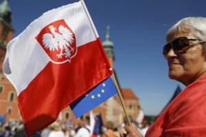 Lenkija priėmė įstatymą, kuriuo siekiama nubausti teismų reformą kritikuojančius teisėjus
