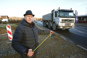 Kelio atnaujinimo projekto kritikai: reikėjo platinti gatvę, o ne greta įrengti dviračių taką