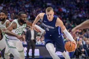 Latvis K. Porzingis vedė į pergalę „Mavericks“ svečiuose