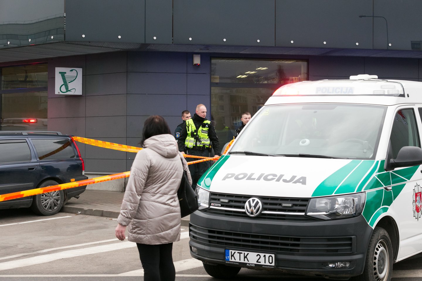 Vilniuje evakuojama „Maxima“.<br>T.Bauro nuotr.