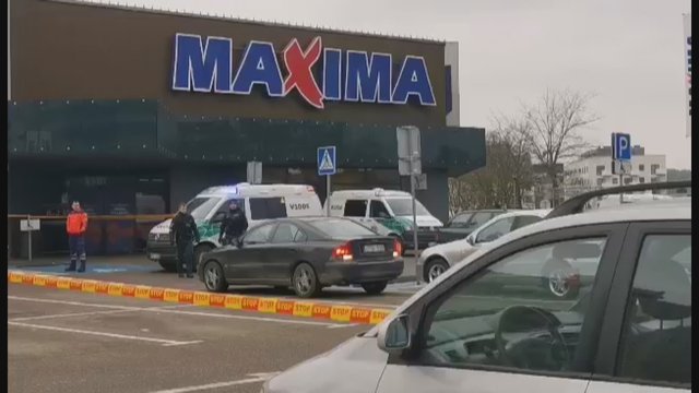 Vilniuje dėl radinio tualete evakuota parduotuvė „Maxima“ 
