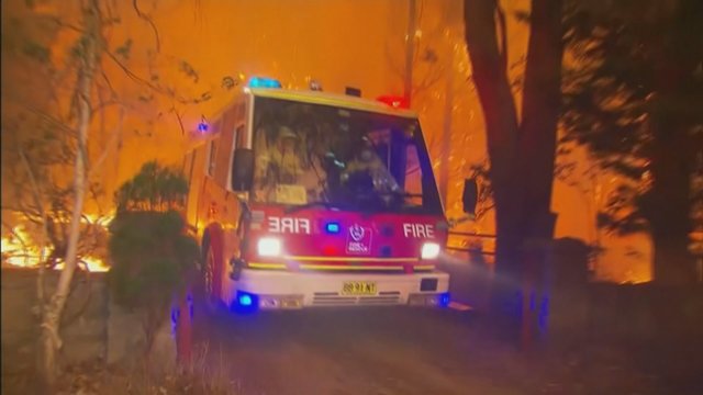 Australijoje kritinė situacija dėl krūmynų gaisrų – valdžia ragina gyventojus atidėti keliones